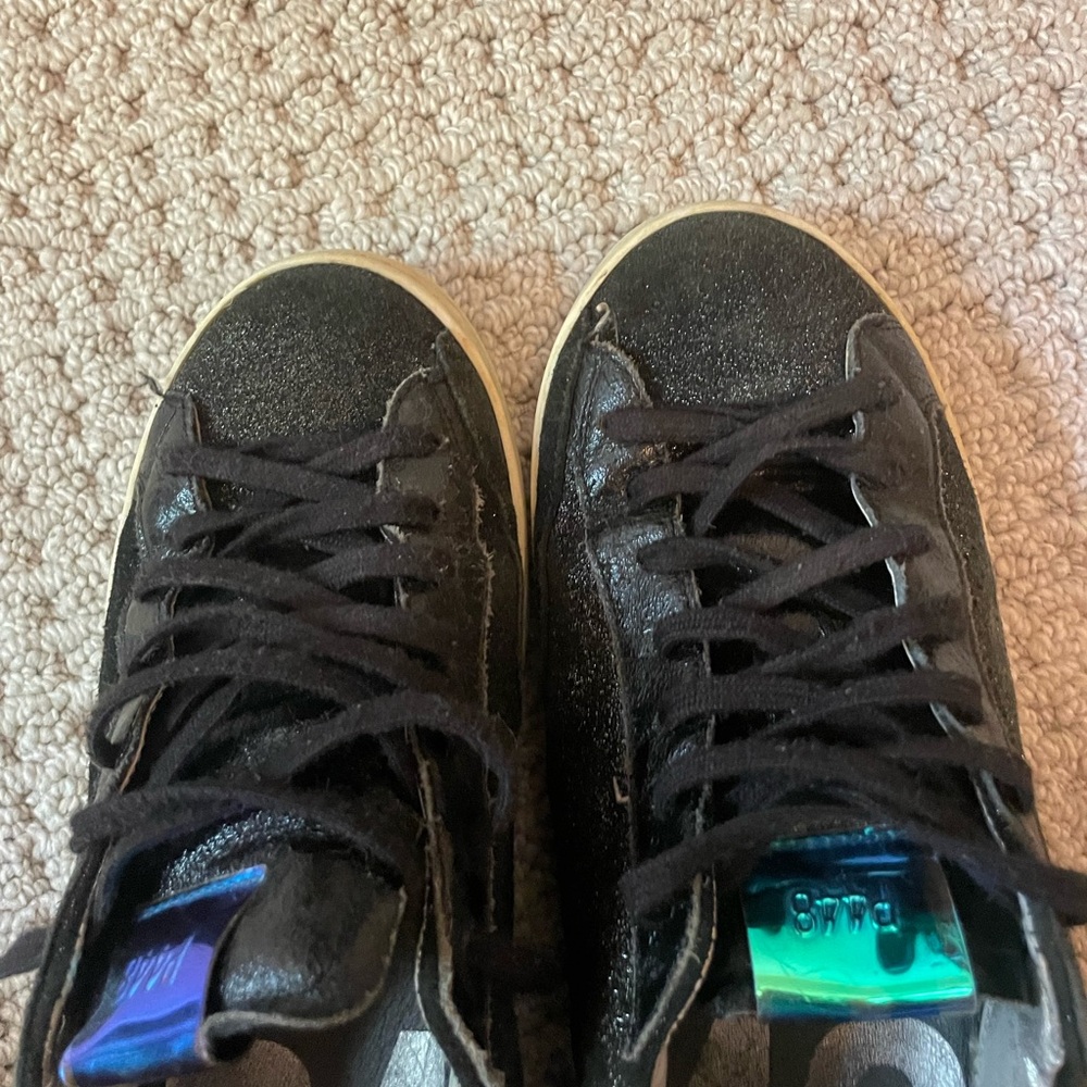 P448 Black metallic low tops